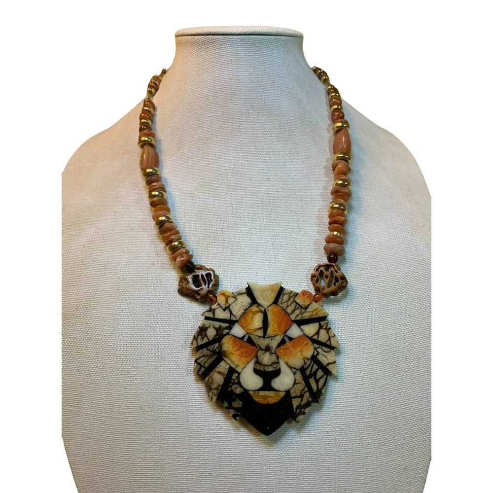 Vintage Inlaid Lion Head Pendant Necklace Agate Beaded - Lee Sands Unsigned